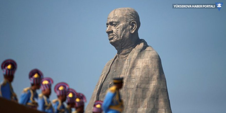 Dünyanın en uzun heykeli protestolarla açıldı