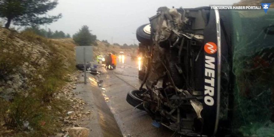 Mersin'de otobüs devrildi: 25 yaralı