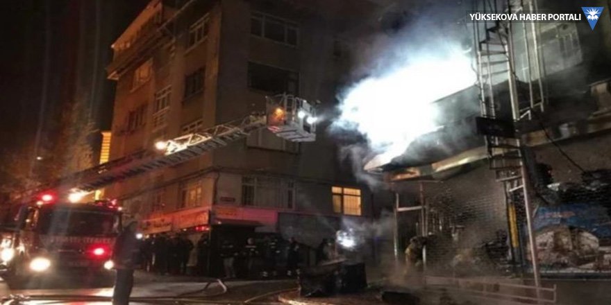 Fatih'te 5 katlı binada yangın çıktı, mahsur kalanlar kurtarıldı