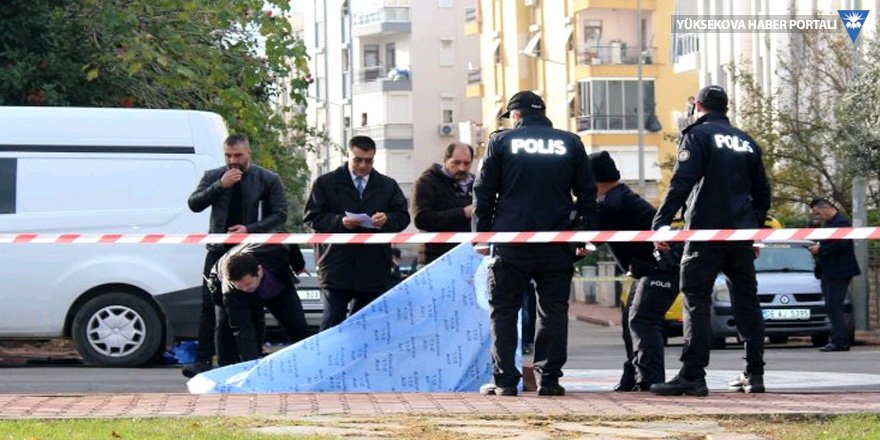 Antalya'da sokak ortasında kadın cinayeti
