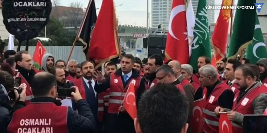 Kırmızı yelekler giyen Osmanlı Ocakları, Fatih Portakal'ı tehdit etti