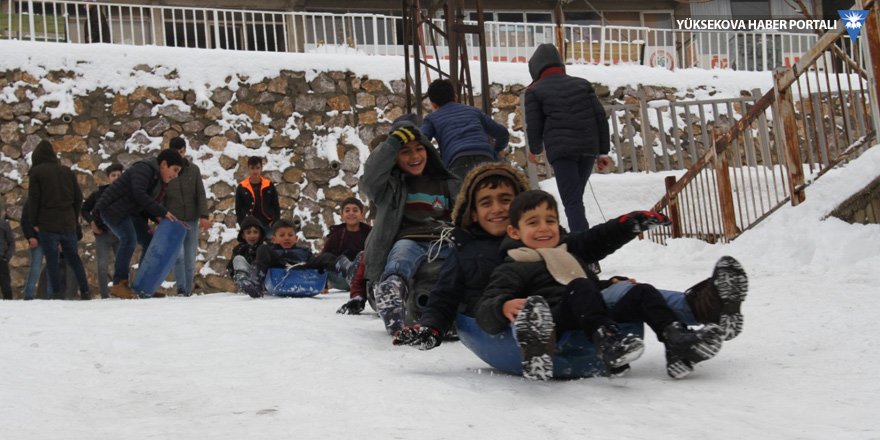 Şemdinlili çocukların 'kayak keyfi'