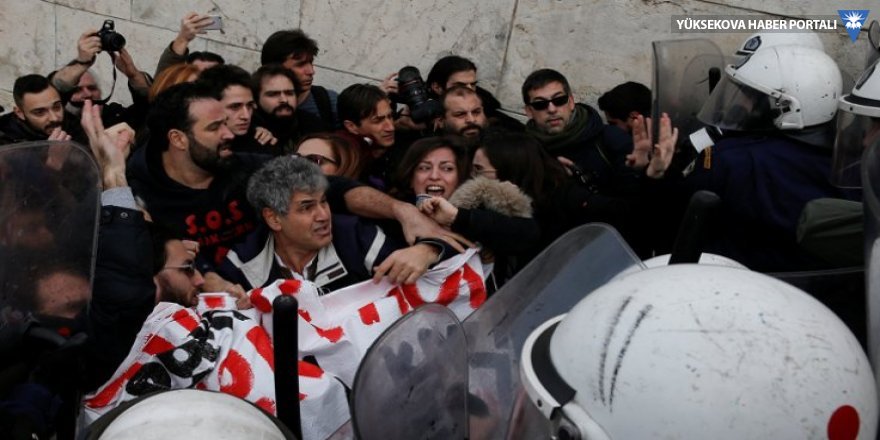 Yunanistan'da öğretmenlerin eylemine polis müdahalesi