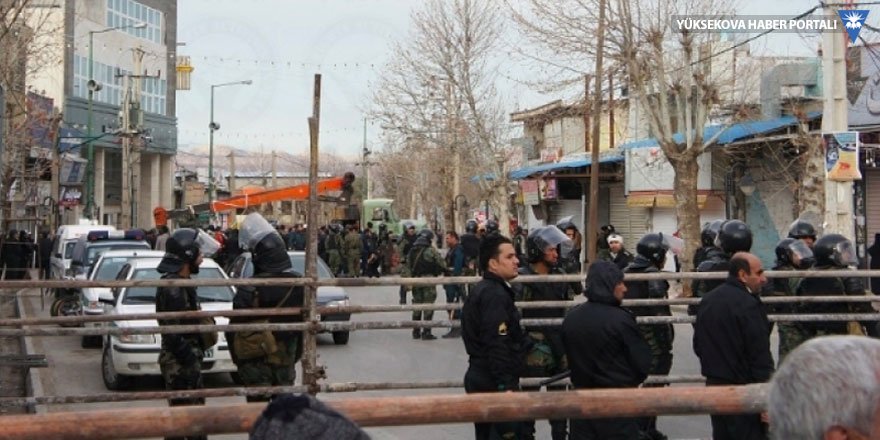 İran halka açık alanda 3 kişiyi idam etti