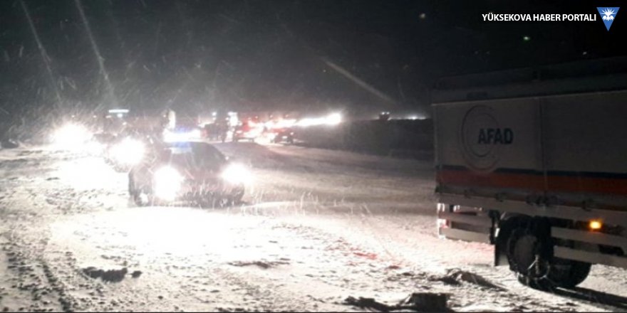 Kar nedeniyle 36 saat yolda kalanlar kurtuldu