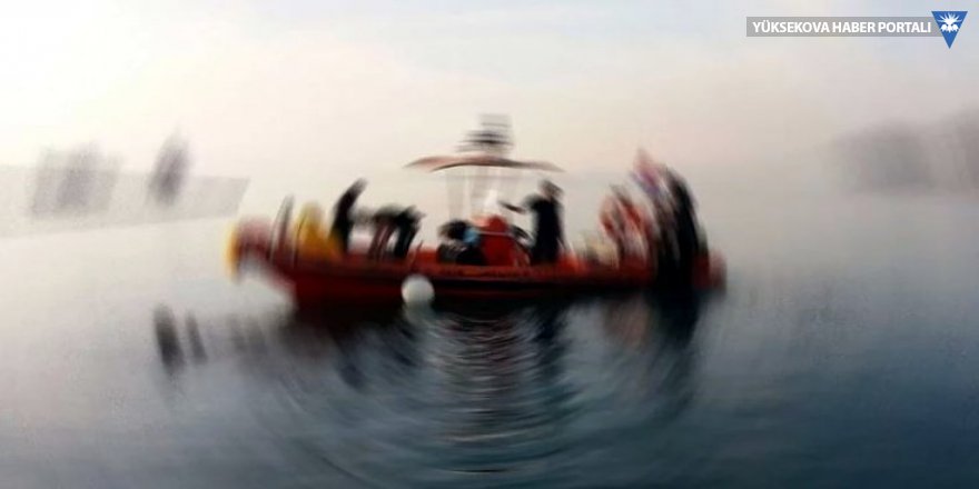 Akdeniz'de mültecileri taşıyan bot battı