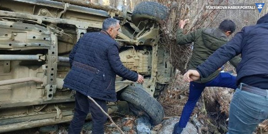 AK Parti Hakkari milletvekili Dinç'in aracı şarampole devrildi: 3 yaralı