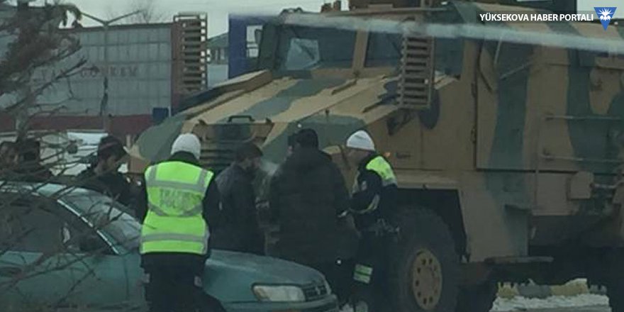 Van'da askeri araç sivil araca çarptı