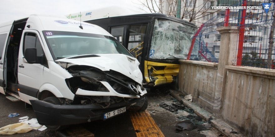 Diyarbakır'da kaza: 13 yaralı