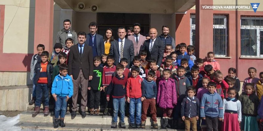 Şemdinli Kaymakamı Türkman, köy okullarını ziyaret etti