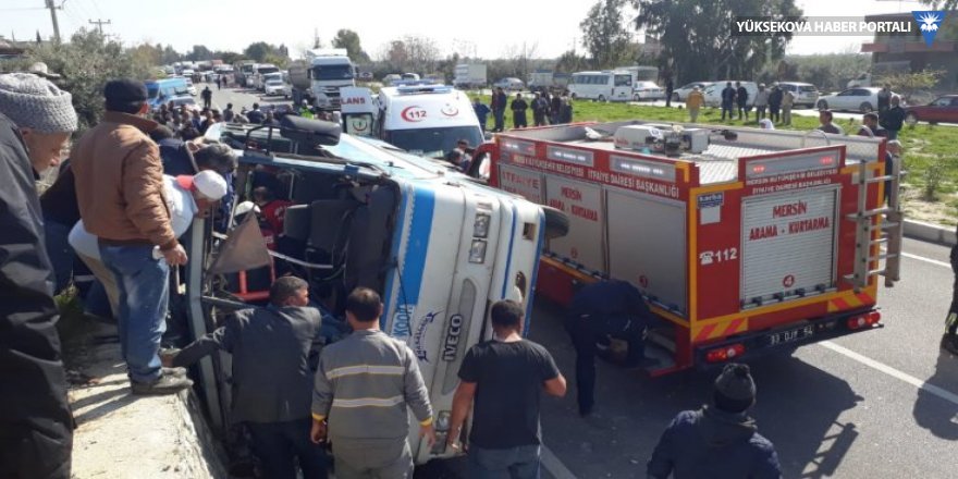Mersin'de minibüs devrildi: 4 ölü
