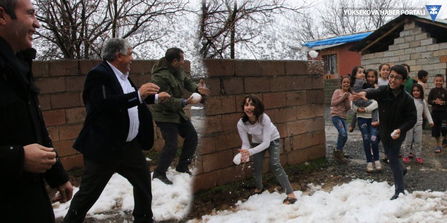 Buldan'ın aracı bozulunca partililer çocuklarla kar topu oynadı