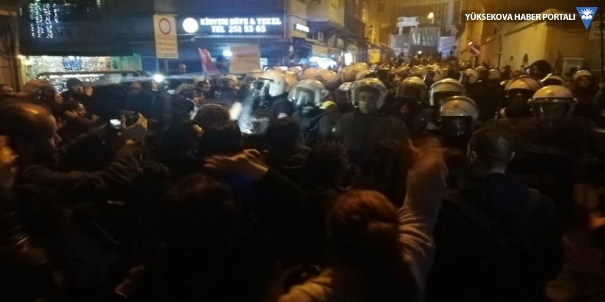 Gece Yürüyüşü'nde kadınlara polis müdahalesi