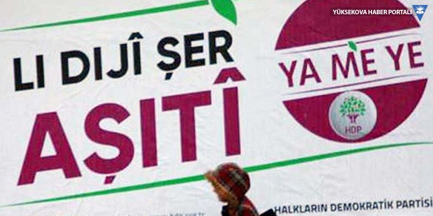 Urfa'da HDP afişleri toplatıldı