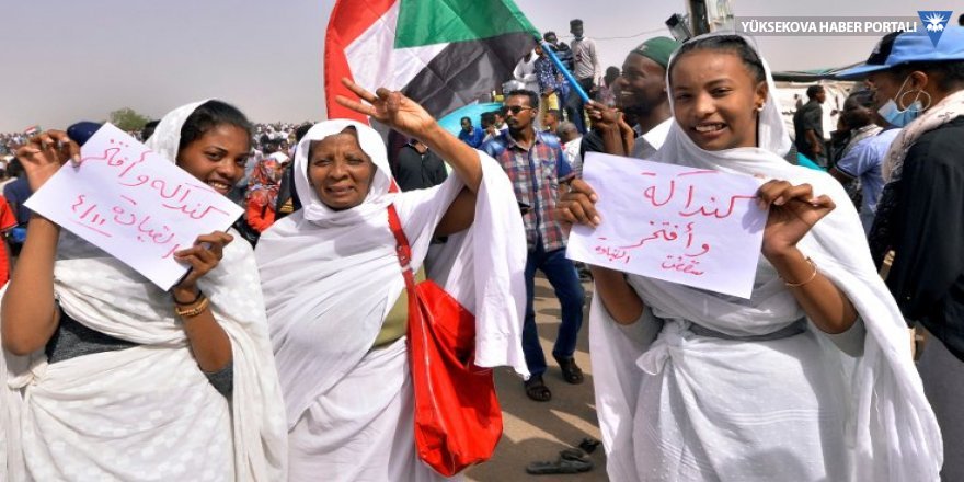 Sudan'da eylemciler orduya da meydan okuyor