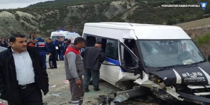 Mersin'de işçileri taşıyan minibüs devrildi: 11 yaralı