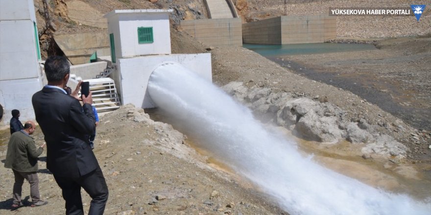 Yüksekova Dilimli Barajının kapakları açıldı
