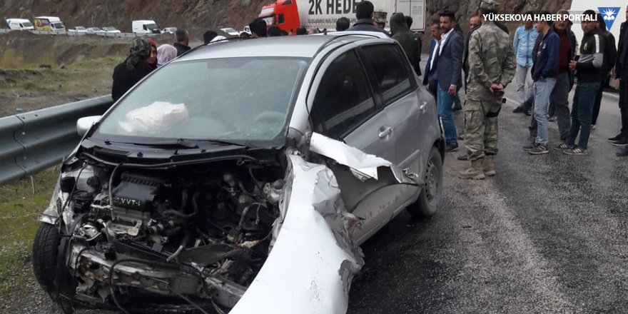 Yüksekova-Van yolunda kaza: 5 yaralı