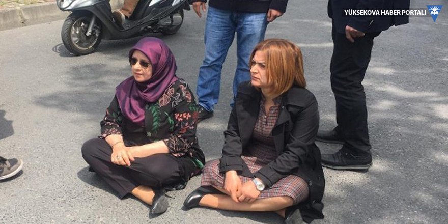 HDP'li vekillerden gözaltına alınan anneler için oturma eylemi
