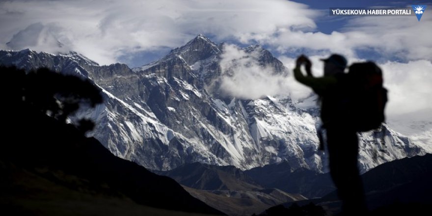 Everest'te 'ölüm trafiği': 11 dağcı yaşamını yitirdi
