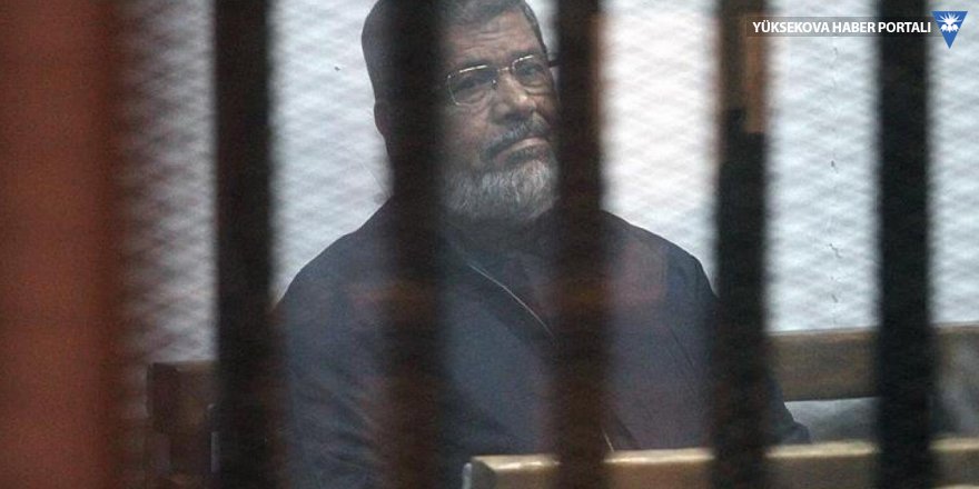 Eski Mısır Devlet Başkanı Mursi mahkeme salonunda hayatını kaybetti