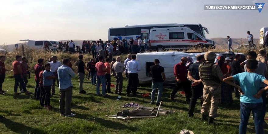 Mardin'de işçi minibüsü devrildi: 16 yaralı