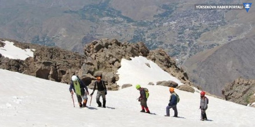 Karlı 3 bin 487 rakımlı Sümbül Dağı'na zorlu tırmanış