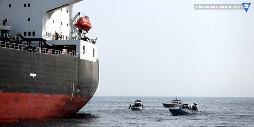 İran kaçak petrol tankeri taşıyan gemiye el koydu