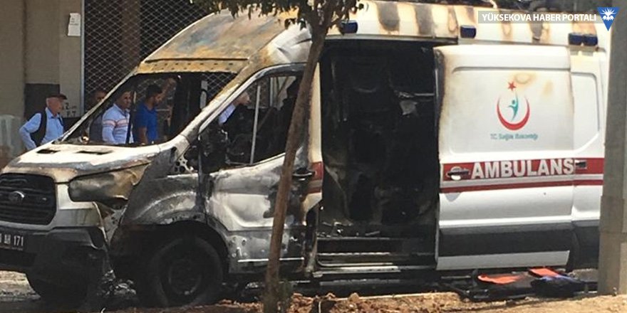 Şırnak'ta seyir halindeki ambulans yandı