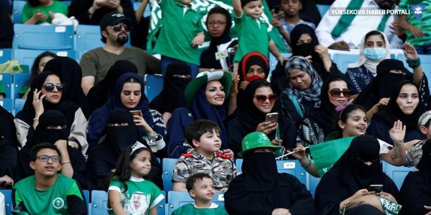 İran'dan FIFA'nın kadınlar stadyumda maç izlemeli çağrısına ret