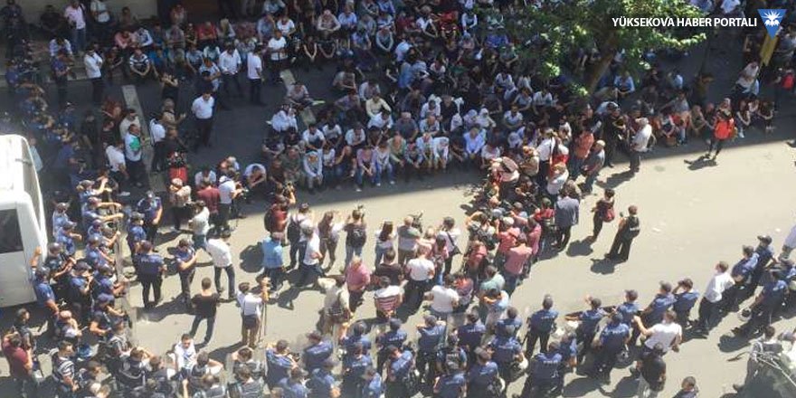 Diyarbakır'da polis ablukasında protesto