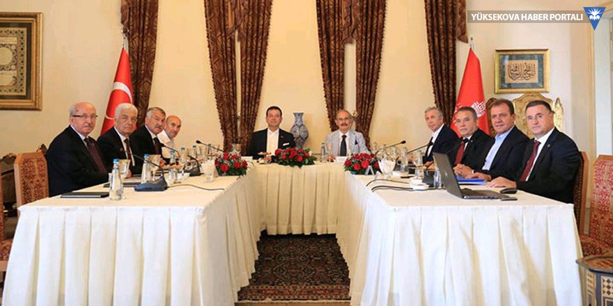 CHP'li belediye başkanları İstanbul'da toplandı