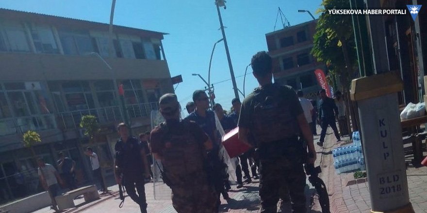 Diyarbakır'da korucular HDP binasına saldırdı: 5 gözaltı