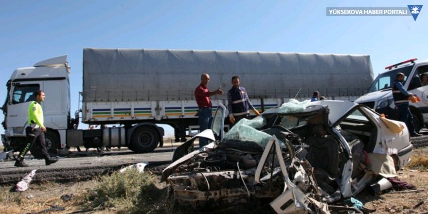 Bitlis'te trafik kazası: 3 ölü, 5 yaralı