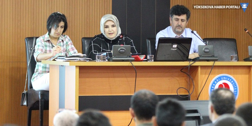 Hakkari'de İranlı şair "Pervin İtisami" konulu seminer