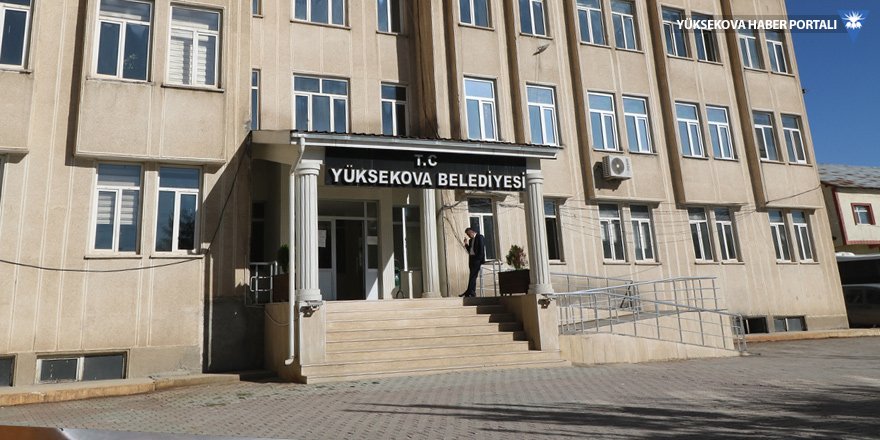 Yüksekova Belediyesi etrafındaki polis kabinleri kaldırıldı