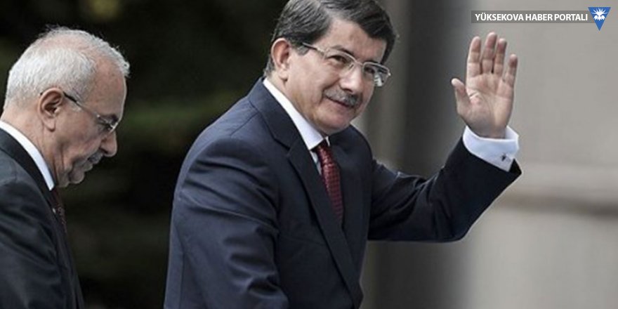 “Davutoğlu’na yakın kaynaklar: AKP teşkilatında istifalar olacak, 13 milletvekiliyle görüşüyoruz”