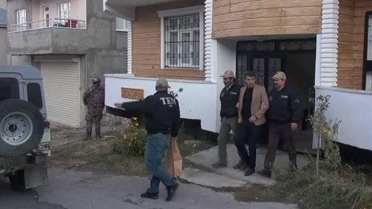 İpekyolu Belediyesi eş başkanları gözaltında