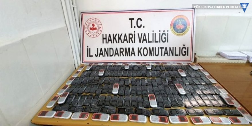 Derecik'de 270 kaçak cep telefonu ele geçirildi