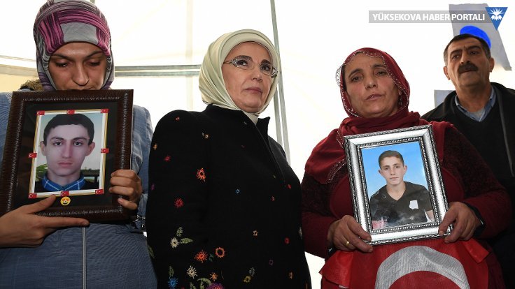 Emine Erdoğan Diyarbakır'da HDP önündeki aileleri ziyaret etti