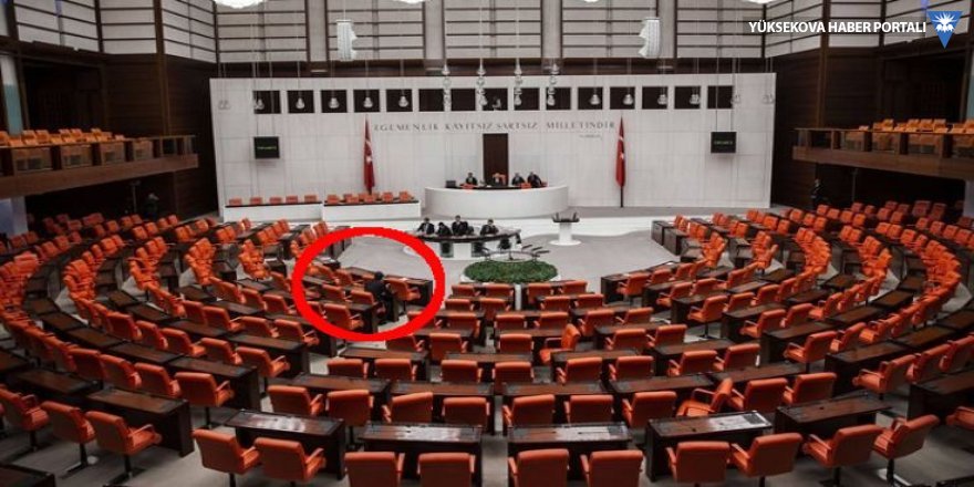 Erkan Baş Meclis'te tek başına