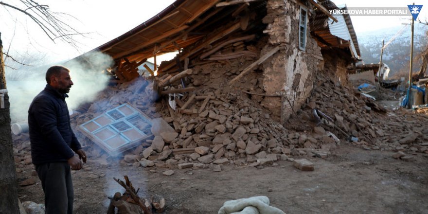Elazığ depreminde bir köy tamamen yıkıldı