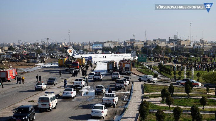 İran'da pistten çıkan uçak yola girdi