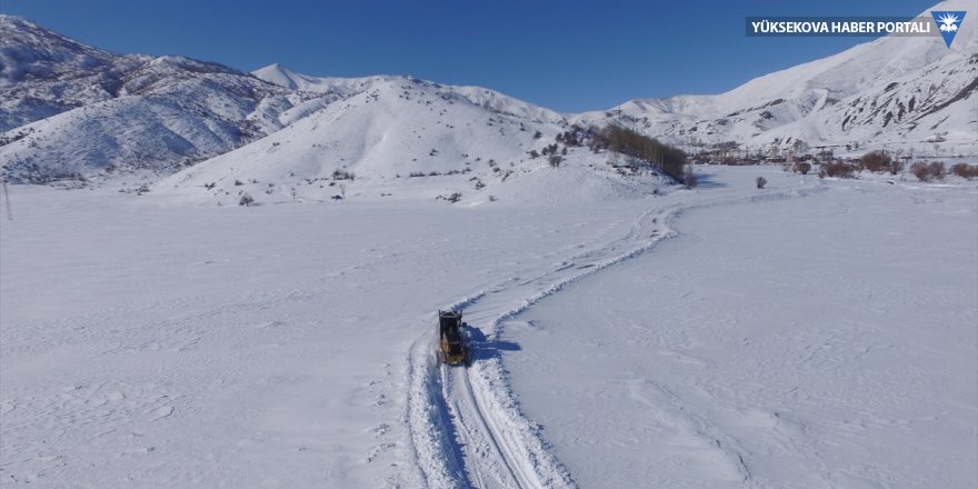 Hakkari'de kardan kapanan 43 yol açıldı