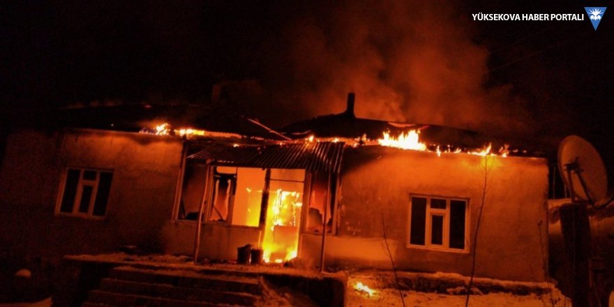 Van'da cinnet getiren kadın evini ateşe verdi
