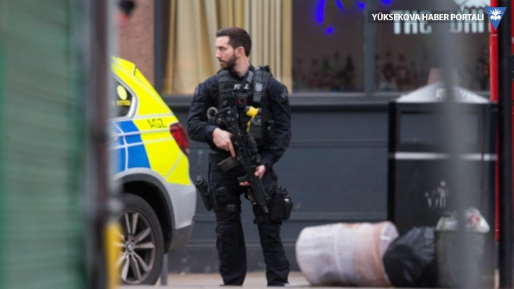 Londra'da palalı saldırganı polis öldürdü