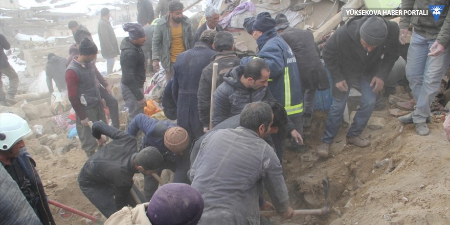 İran'da deprem: Başkale'de yıkım: 9 ölü