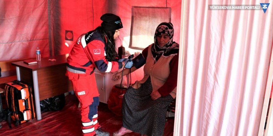 Deprem bölgesinde sahra hastanesi kuruldu