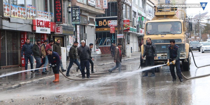 Yüksekova'da cadde ve sokaklar, tazyikli suyla yıkandı