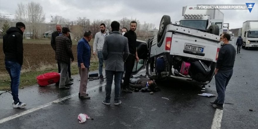 Ağrı'da otomobil devrildi: 4 yaralı